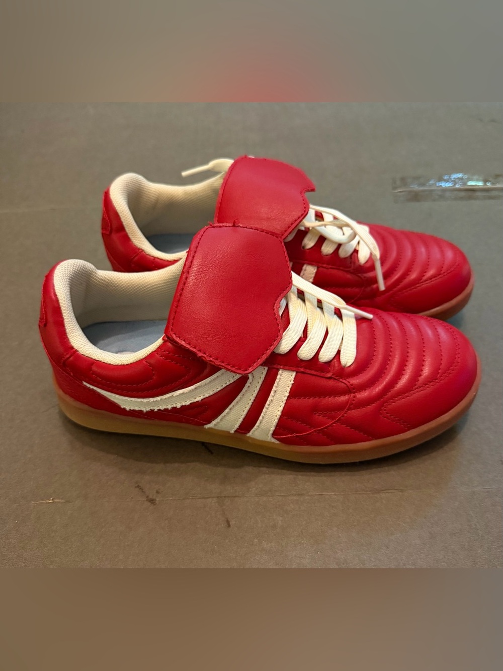 Steve Madden Sz 7 sneakers walking shoes casual shoes